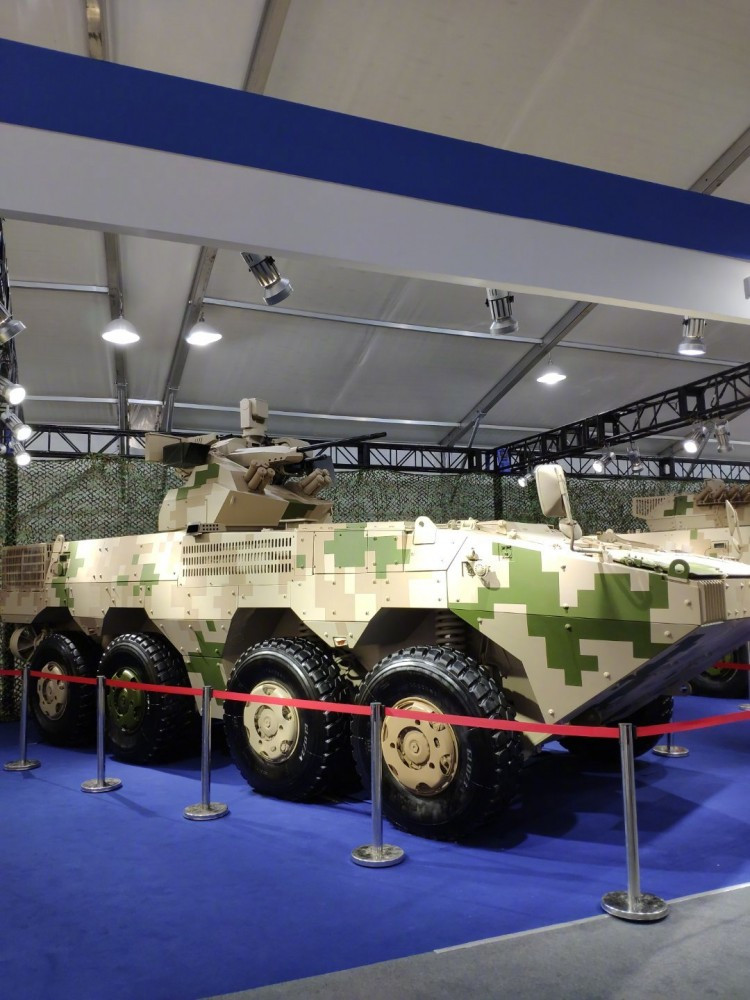 Thay vì học “xe thiết giáp Nga”, từ lâu Trung Quốc đều đi theo hướng thiết kế xe thiết giáp với cửa đổ bộ nằm ở đuôi như các thiết kế phương Tây. Nguồn ảnh: Bmpd