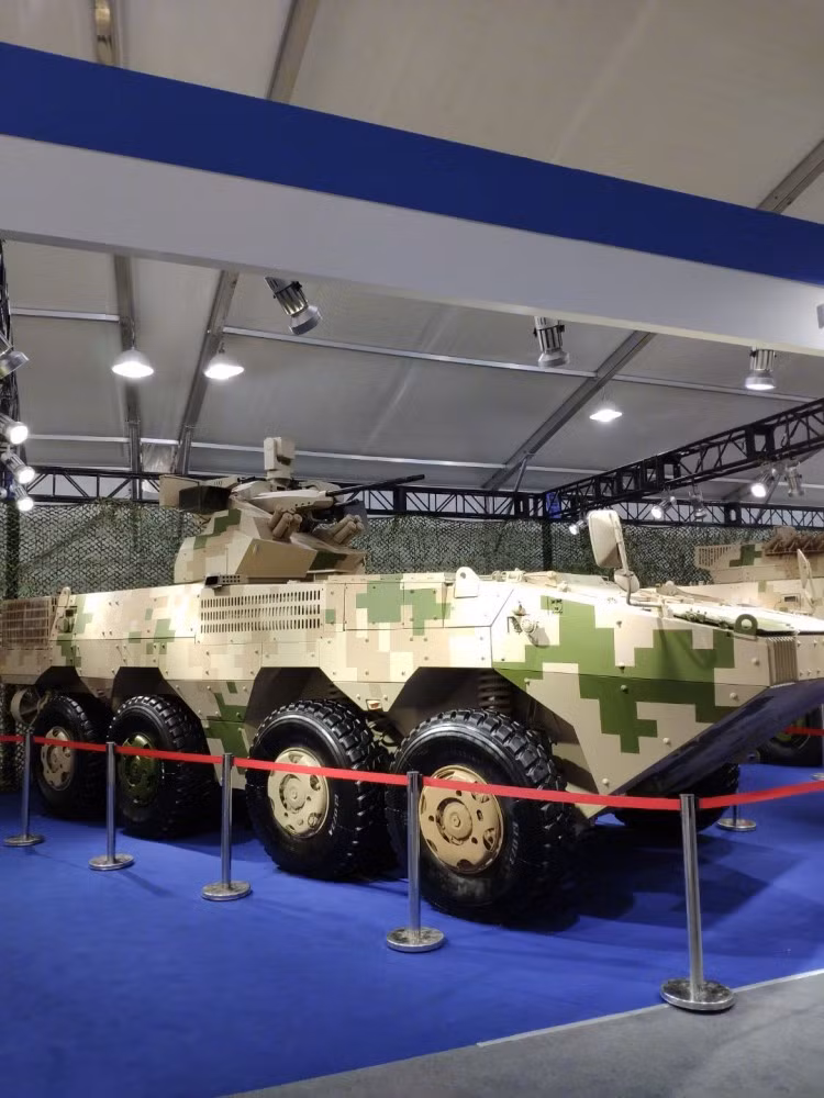 Thay vì học “xe thiết giáp Nga”, từ lâu Trung Quốc đều đi theo hướng thiết kế xe thiết giáp với cửa đổ bộ nằm ở đuôi như các thiết kế phương Tây. Nguồn ảnh: Bmpd