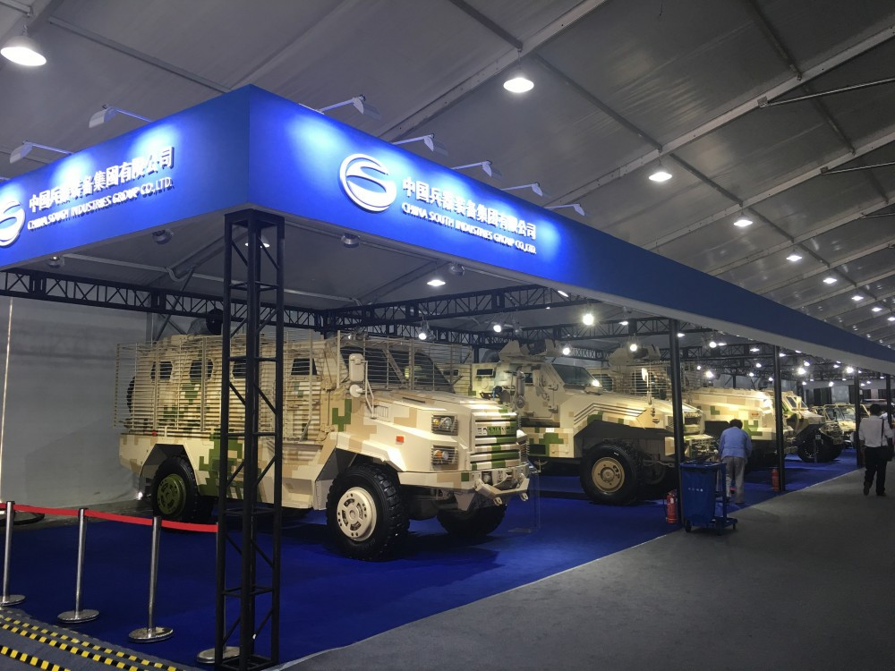 Muon hinh van trang xe thiet giap Trung Quoc xuat khau