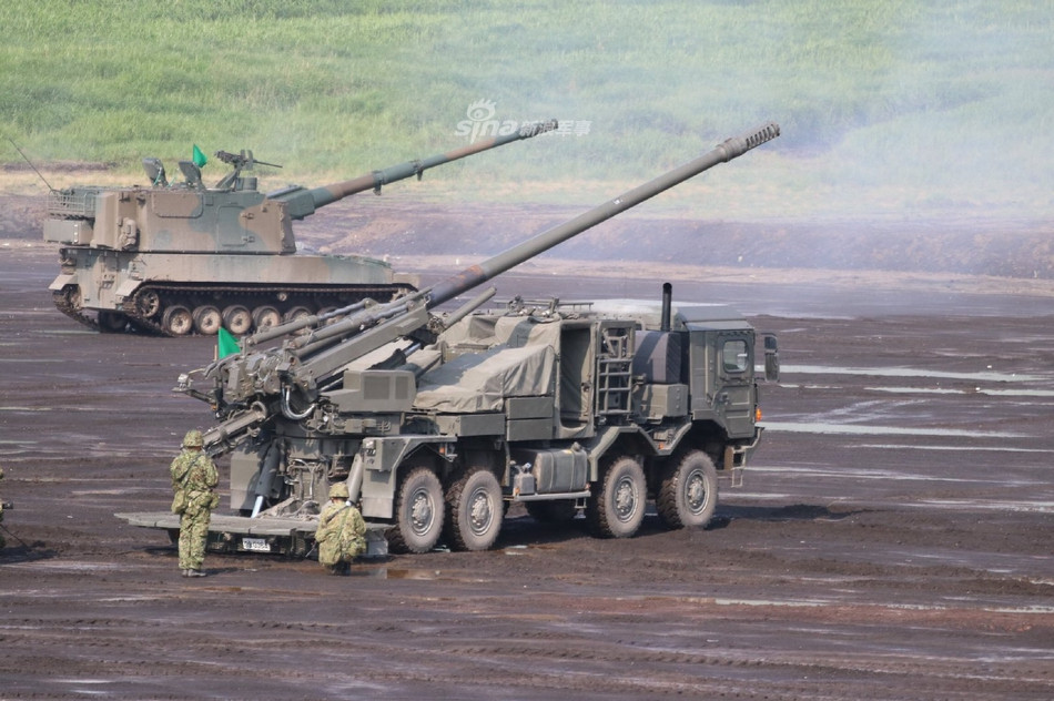 Hình ảnh khẩu pháo này trước đó được một số trang mạng đăng tải nhưng không có tên họ rõ ràng. Lần này, “chứng minh thư” của khẩu pháo chính thức lộ diện – pháo tự hành bánh lốp Type 19 155mm. Ảnh: Sina