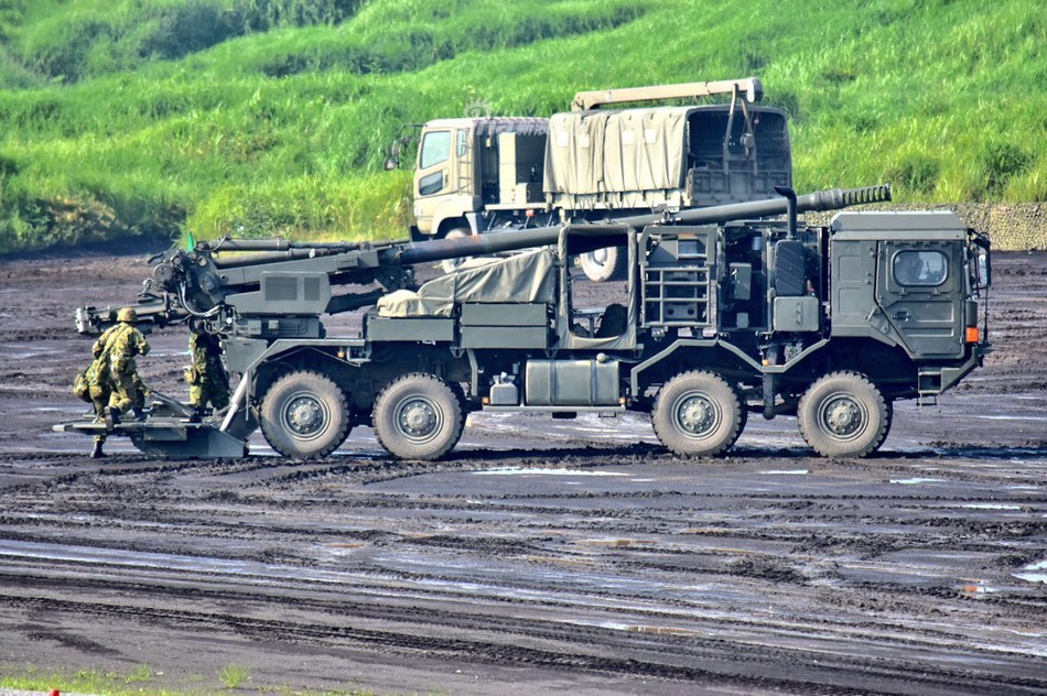 Type 19 được thiết kế trên khung gầm xe vận tải off-roard hạng nặng MAN 8x8 bánh của Đức thay vì các dòng xe tải của Nhật. Ảnh: Sina