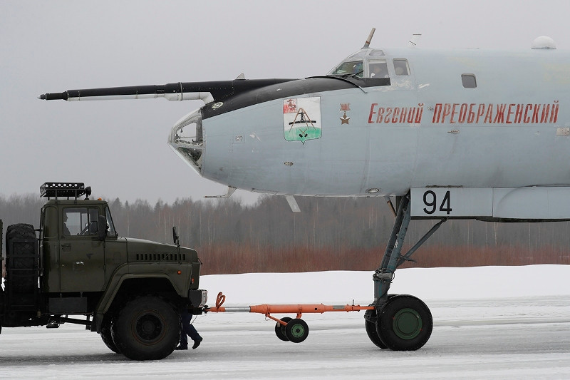 Để vận hành một chiếc cần phi hành đoàn đông tới 11-13 người. Nguồn ảnh: Arms-Expo