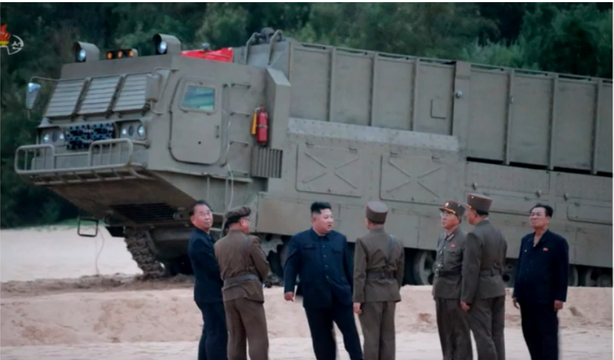 Có khả năng mỗi xe phóng mang được 2 quả tên lửa đặt trong container hình hộp. Nguồn ảnh: CACC