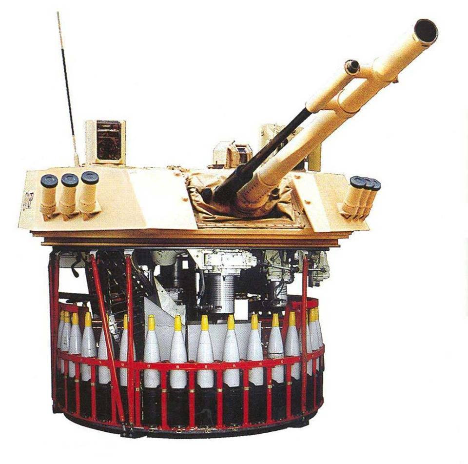 Trong ảnh là tháp pháo hiện nay của BMP-3 với pháo 100mm nòng ngắn kẹp nòng pháo tự động 30mm, hai bên bố trí súng phóng lựu đạn khói. Nguồn ảnh: Wikipedia