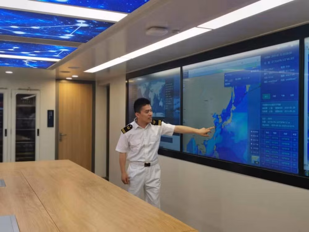 Phòng họp hay phòng điều hành hoạt động con tàu. Nguồn ảnh: Dambiev