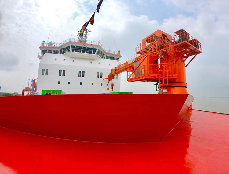 Trên mặt boong tàu phá băng Seyulun-2 – để có thể vươn tới những vùng cực xa xôi thì tàu phá băng là công cụ cần thiết nhất. Nguồn ảnh: Dambiev