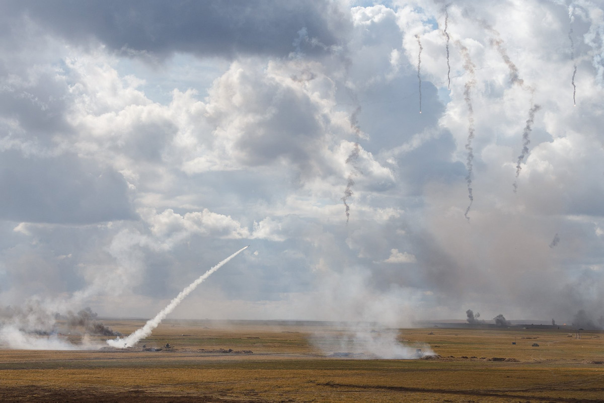 Các hệ thống phòng không khai hỏa ồ ạt. Ảnh: BQP Nga