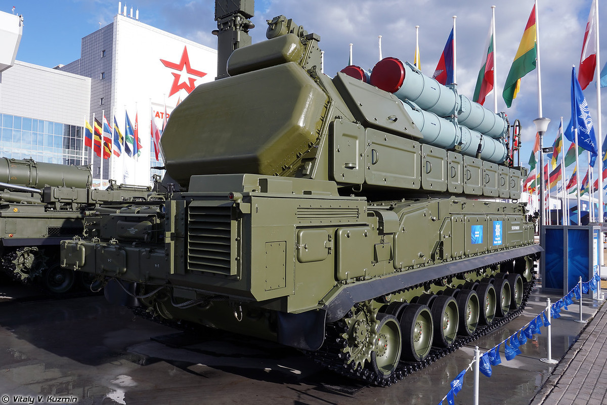 Theo các tài liệu được công bố, 9K317M Buk-M3 được thiết kế để đánh chặn các mục tiêu bay nhanh tới 3.000m/s (tương đương 11.000km/h, Mach 8,8), độ cao tác xạ từ 15m tới 35km, tầm bắn từ 2,5-70km. Nguồn ảnh: Vitaly-Kuzmin