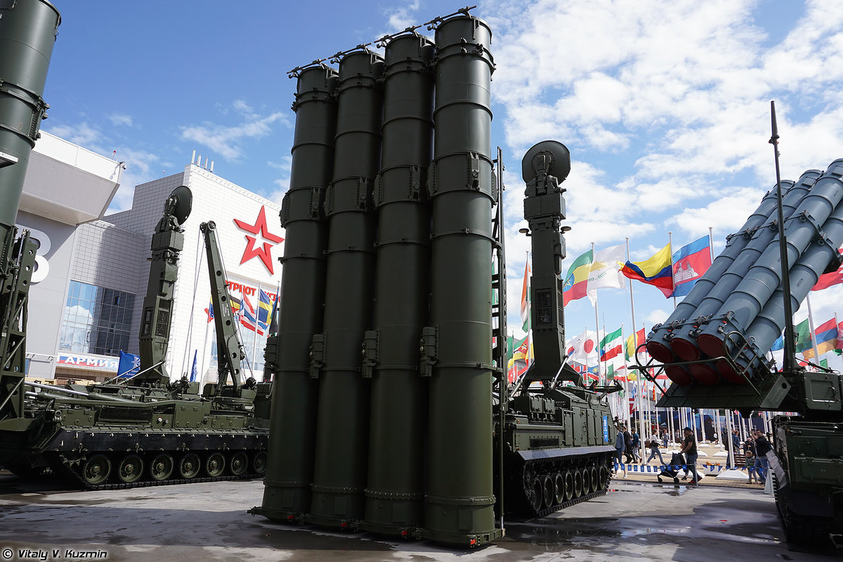 Ngoài ra, lần đầu tiên tại Army 2019 giới thiệu thêm thành phần bệ phóng tự hành thứ 2 của Buk-M3 mang tên 9A383E trông khá giống bệ phóng của hệ thống Antey-2500. Nguồn ảnh: Vitaly-Kuzmin