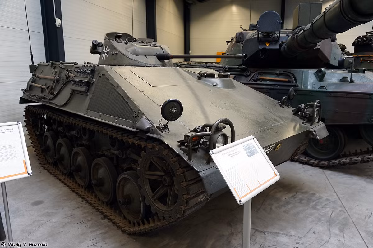 Mặc dù có một vai trò rõ ràng, tuy vậy vẫn thật khó hiểu khi người Đức “ưu ái” chế tạo tới hơn 2.300 chiếc SPz 11-2 bởi thông số kỹ thuật số không có gì quá đặc biệt. Trong ảnh, chiếc SPz 11-2 nghỉ hưu tại bảo tàng tăng Đức ngày nay. Nguồn ảnh: Vitaly Kuzmin