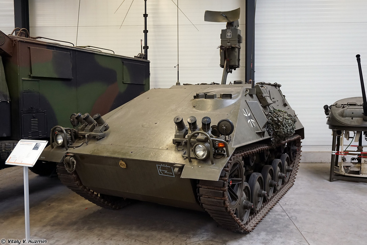 Xe trinh sát tiền tuyến Radarpanzer 91-2 trang bị các radar AN/TPS-33. Nguồn ảnh: Vitaly Kuzmin