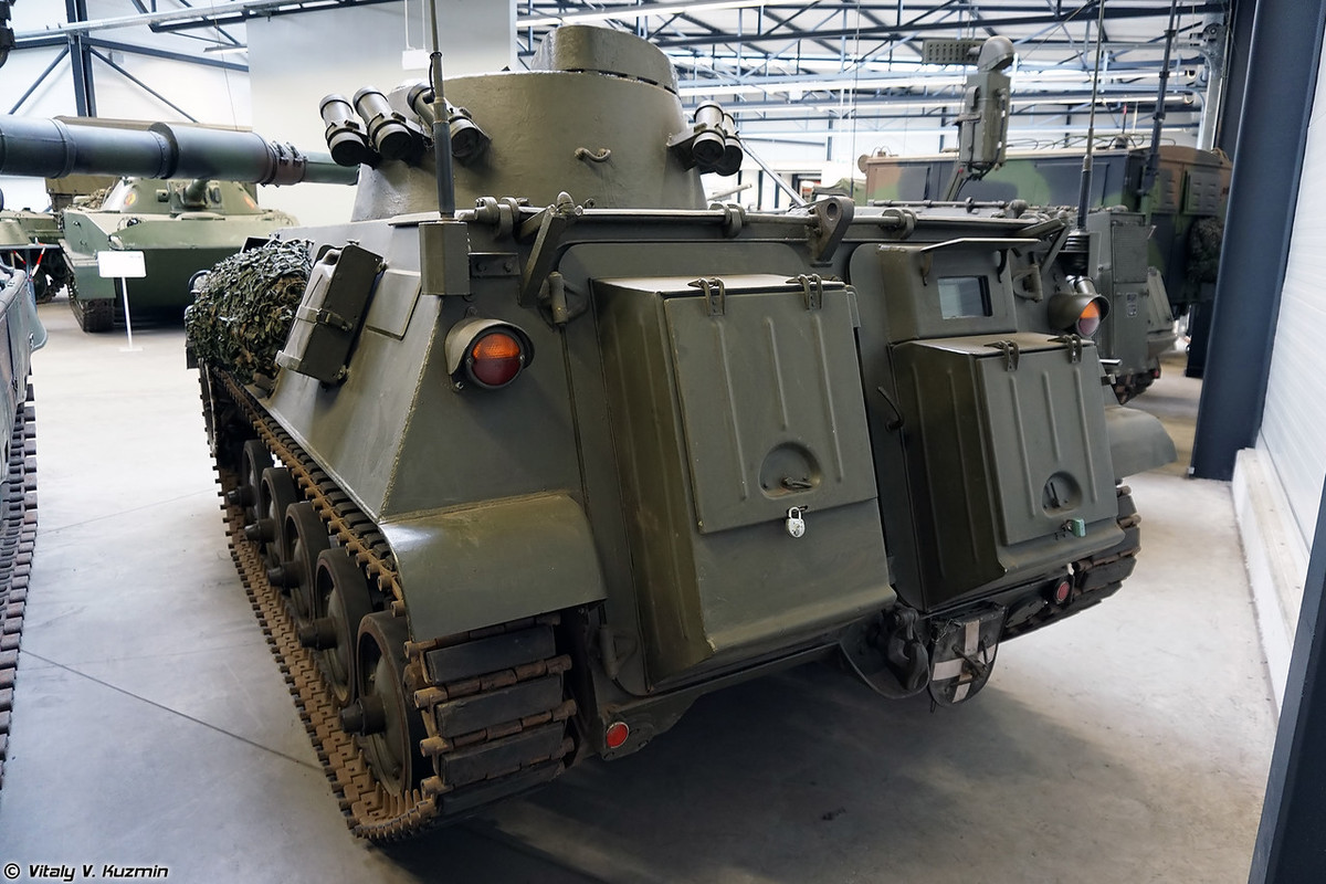 Chiếc xe được trang bị động cơ xăng 164 mã lực cho tốc độ tối đa 58km/h phù hợp với việc “phát hiện địch và chạy thật nhanh”. Nguồn ảnh: Vitaly Kuzmin