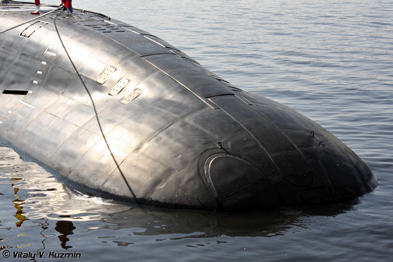 Kích thước nhỏ nhưng hỏa lực của Lada thì không thua Kilo, nó được trang bị 6 ống phóng ngư lôi 533mm cùng cơ số 18 quả ngư lôi hoặc tối đa 10 tên lửa hành trình Kalibr hoặc mang được tên lửa săn ngầm RPK-6 hoặc 44 thủy lôi. Nguồn ảnh: Vitaly-Kuzmin