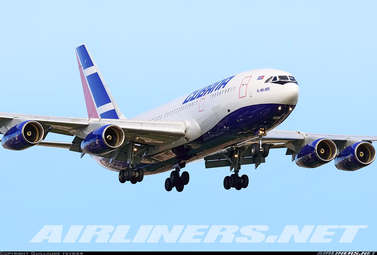 Người ta cho rằng, với kích thước như vậy, Il-96-500T sẽ có khả năng chở bộ phận tên lửa vũ trụ Angara tới sân bay Vostochny. Ngoài ra, với phần thân mở rộng, Il-96-500T được đề xuất có cửa mở ở đầu để tải hàng hóa. Nguồn ảnh: Airliners.net