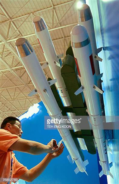 Tên lửa nặng khoảng 20kg, dài 1,9m, đường kính thân 90mm, trang bị động cơ rocket nhiên liệu rắn, tầm bắn 500m tới 6km, độ cao tác xạ 0-6km, tốc độ Mach 2. Nguồn ảnh: Getty Images