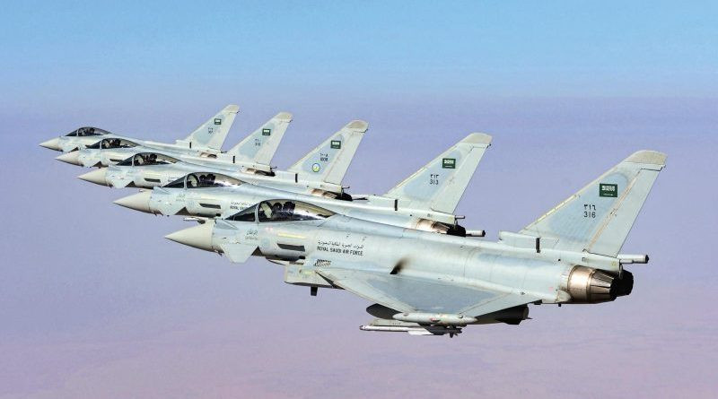 Đứng vị trí thứ 9 là Không quân Hoàng gia Ả Rập Saudi với 325 máy bay chiến đấu tiên tiến hàng đầu thế giới từ Mỹ và châu Âu. Số lượng này trong tương lai gần sẽ tăng thêm khoảng 25 chiếc F-15S/SA vẫn đang chờ bàn giao từ Mỹ. Tuy nhiên, thứ hạng của họ khó mà vượt qua được Ai Cập, thậm chí sẽ dần tụt thêm khi ở vị trí số 10 – Lực lượng Phòng vệ Nhật Bản (JSDF) đang phát triển mãnh liệt. Ảnh: Wikipedia