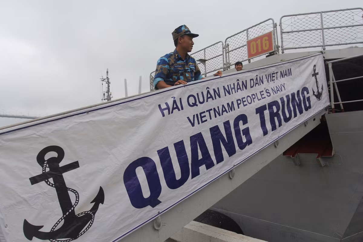 Nụ cười người chiến sĩ tàu hộ vệ 016 Quang Trung sau chuyến hải trình dài tới thành phố Vladivostok. Nguồn ảnh: Bộ Quốc phòng Nga