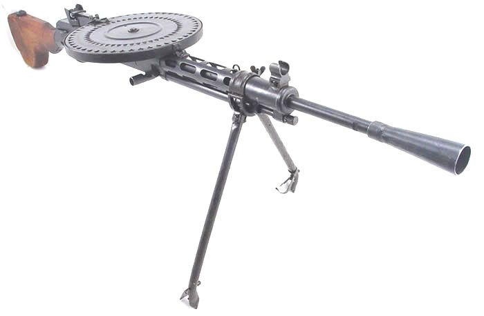 Ngoài DShK huyền thoại, Liên Xô cũng từng viện trợ cho Việt Nam sử dụng các khẩu súng máy hạng nhẹ Degtyaryov hay còn gọi là trung liên DP. Khoảng 795.000 khẩu được sản xuất từ 1928-1950. Loại này xuất hiện ở Việt Nam cuối giai đoạn kháng chiến chống Pháp. Nguồn ảnh: Pinterest