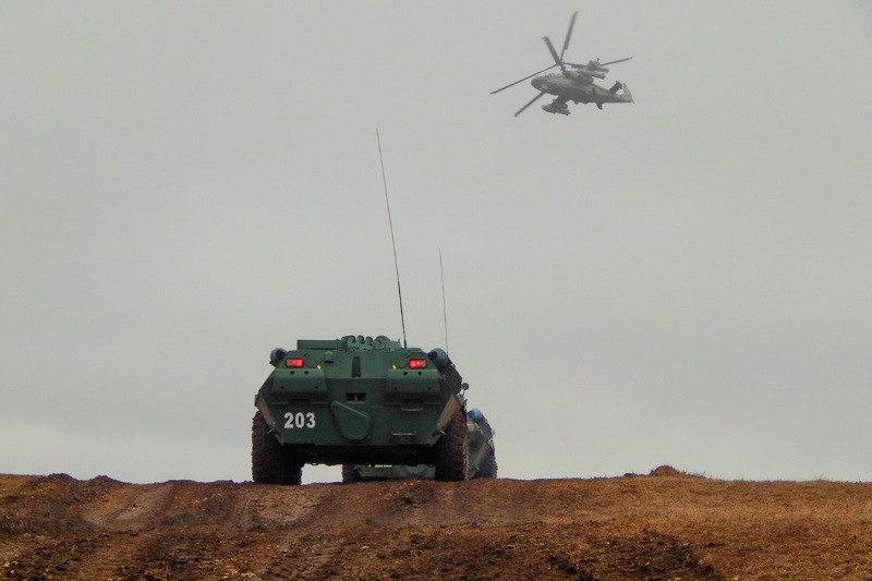 Trực thăng Ka-52 của bên không quân hạm đội tham gia phối hợp tác chiến. Nguồn ảnh: Arms-Expo