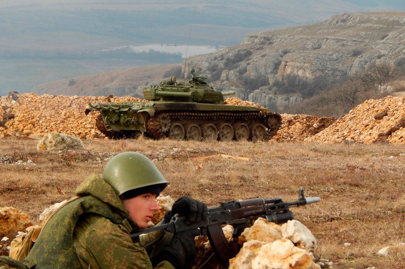 Dựa trên loạt ảnh có thể thấy đơn vị “lính nước đánh cạn” này được trang bị khá tốt bao gồm cả xe tăng chủ lực T-72B3, xe thiết giáp BTR-80. Nguồn ảnh: Arms-Expo