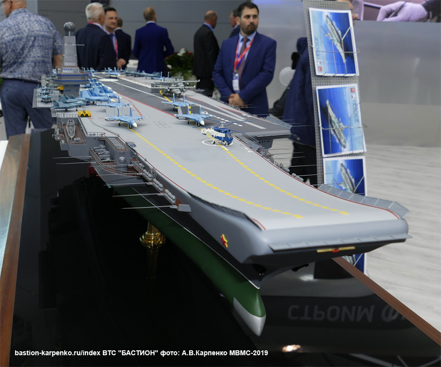 Theo thiết kế hiện tại, Lamantin có lượng giãn nước khoảng 90.000 tấn, dài 350m, rộng 41m, mớn nước 12m, tốc độ tối đa 30 hải lý/h, dự trữ hành trình 120 ngày, thủy thủ đoàn 2800 người với 800 người là phi hành đoàn. Nguồn ảnh: bastion-kapenko