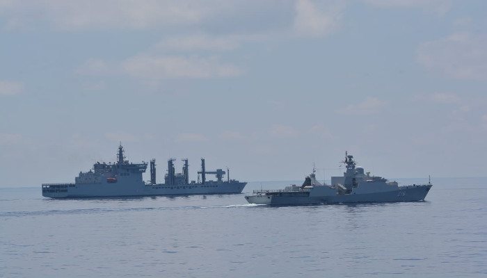 Hiện nay, hai nước đang có nhiều chương trình hợp tác liên quan tới hải quân như đào tạo thủy thủ tàu ngầm, huấn luyện phi công và đóng tàu... Nguồn ảnh: India Navy