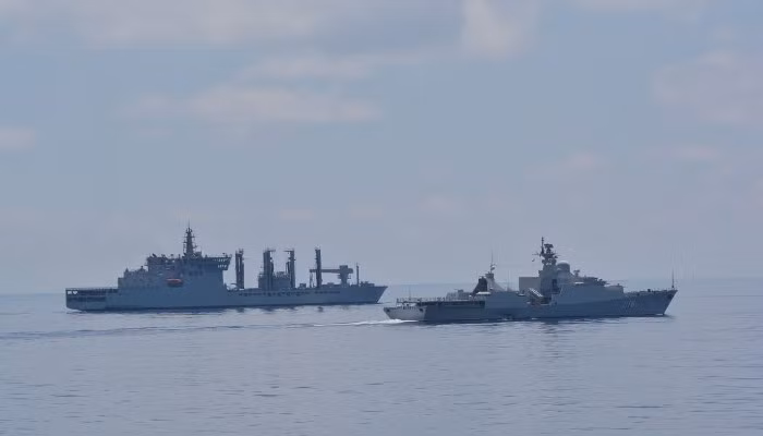 Hiện nay, hai nước đang có nhiều chương trình hợp tác liên quan tới hải quân như đào tạo thủy thủ tàu ngầm, huấn luyện phi công và đóng tàu... Nguồn ảnh: India Navy