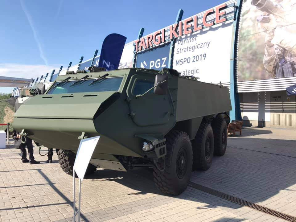 Một phát triển mởi có thể dựa trên mẫu xe thiết giáp đa năng KT Rosomak do Ba Lan phát triển dựa trên thiết kế dòng xe bọc thép module Patria AMV của Phần Lan. Ảnh: dambiev