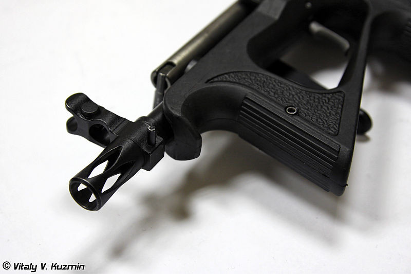 PP-2000 đạt tốc độ bắn 600-800 phát/phút, tầm bắn hiệu quả 100m với đạn 9x19mm Parabellum và lên tới 200m với đạn 9x19mm 7N31+P+. Ảnh: Vitaly-Kuzmin