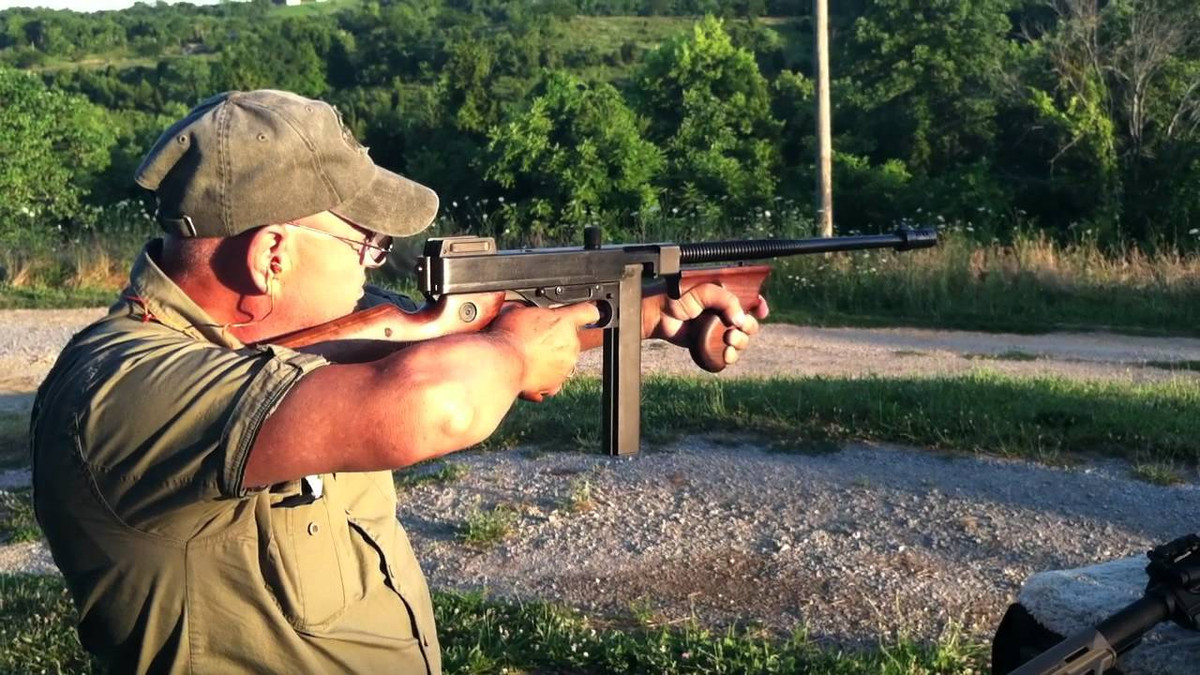 Có khả năng các sự kiện cần dùng tới tiểu liên Thompson là những trận đánh giả kỷ niệm các chiến dịch lớn, đáng nhớ của Mỹ trong CTTG 2. Nguồn ảnh: Wikipedia