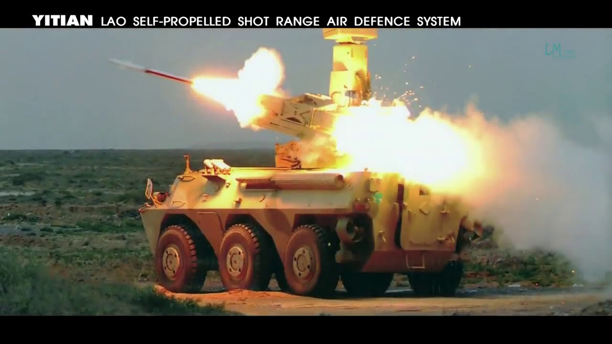 Yitian được thiết kế trên khung gầm xe thiết giáp WZ551 lắp tháp pháo tích hợp radar mạng pha bị động có tầm trinh sát đến 20km và tối đa 8 ống phóng tên lửa TY-90 đạt tầm bắn từ 500m tới 8.000m, độ cao tiêu diệt mục tiêu từ 0m tới 6km. Nguồn ảnh: Youtube