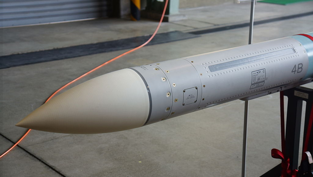 Tên lửa AAM-4B đạt tầm bắn cực đại 120km, cự ly bắn hiệu quả có lẽ rơi vào khoảng 100km. Nguồn ảnh: Wikipedia