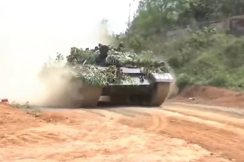 Ngay tới cả các hình ảnh diễn tập hiệp đồng quân binh chủng lực lượng xe tăng – thiết giáp cũng hiếm có sự xuất hiện của xe tăng T-62. Nguồn ảnh: Youtube Khoa học Quân sự