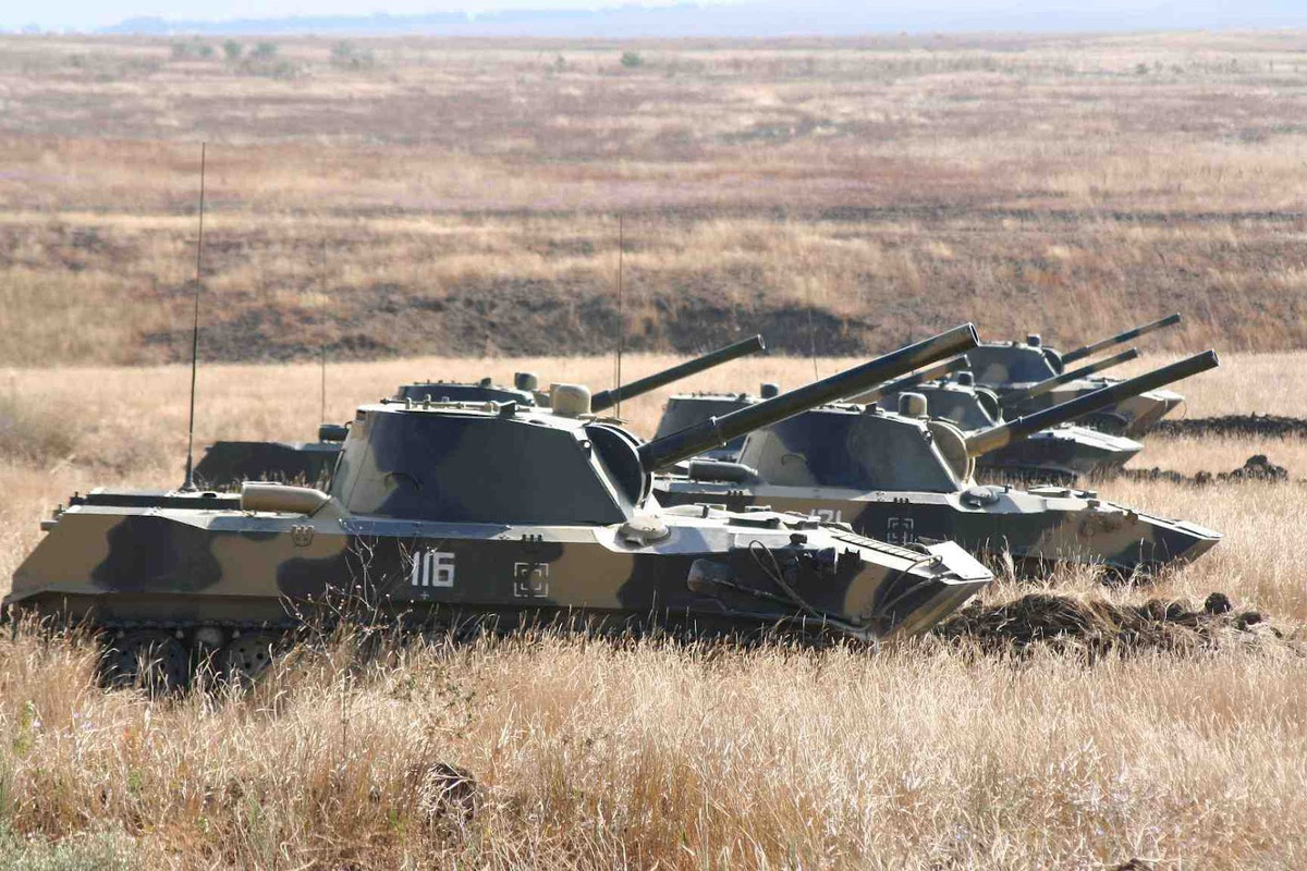 2S9 Nona được thiết kế trên khung gầm xe thiết giáp đổ bộ BTR-D cho tốc độ tối đa 60km/h. Xe pháo trang bị khẩu súng cối 120mm 2A60 có tốc độ bắn 4-10 phát/phút, tầm bắn 8,8-12,8km. Nguồn ảnh: O Informante