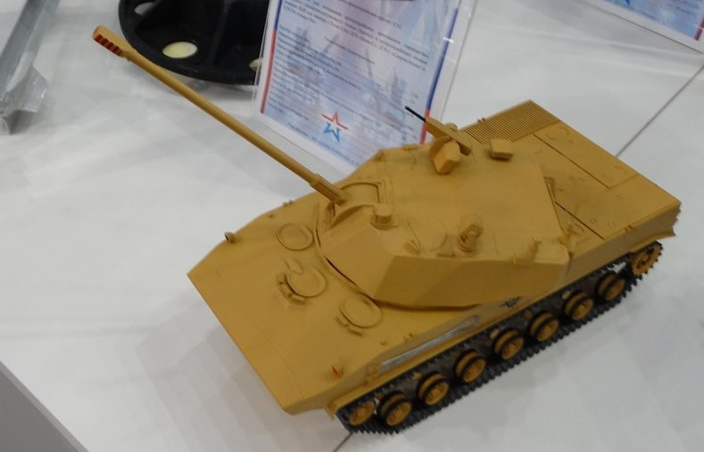 Nó được trang bị khẩu pháo 125mm nòng trơn có tốc độ bắn 6-8 viên/phút, tầm bắn khoảng 13km. Khẩu pháo này có thể sử dụng để chống tăng. Nguồn ảnh: DefenceB