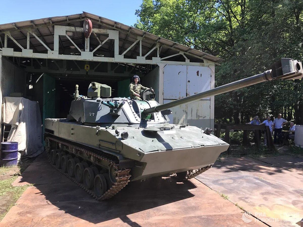 Hôm 5/6, lần đầu tiên Viện nghiên cứu cơ khí chính xác TW (TsNIItochmash) thuộc Tập đoàn Nhà nước Rostec đã ra mắt nguyên mẫu pháo tự hành 2S42 Lotos. Khẩu pháo sẽ chính thức được ra mắt tại triển lãm Kỹ thuật - Quân sự Army 2019 diễn ra từ 25-30/6 ở Công viên Patriot. Nguồn ảnh: RIA Novosti