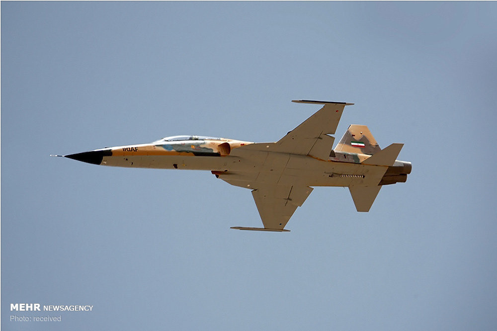 Hiện chưa có tham số kỹ thuật chính thức của Kosar, nhưng nếu Iran chỉ cần làm cho nó tương đương F-5 cũng đã là thành công lắm rồi. F-5 có tốc độ bay tối đa 1.740km/h tức Mach 1,63, trần bay 15.800m, tốc độ leo cao 175m/s, tải trọng vũ khí 3,2 tấn. Ảnh: MEHR