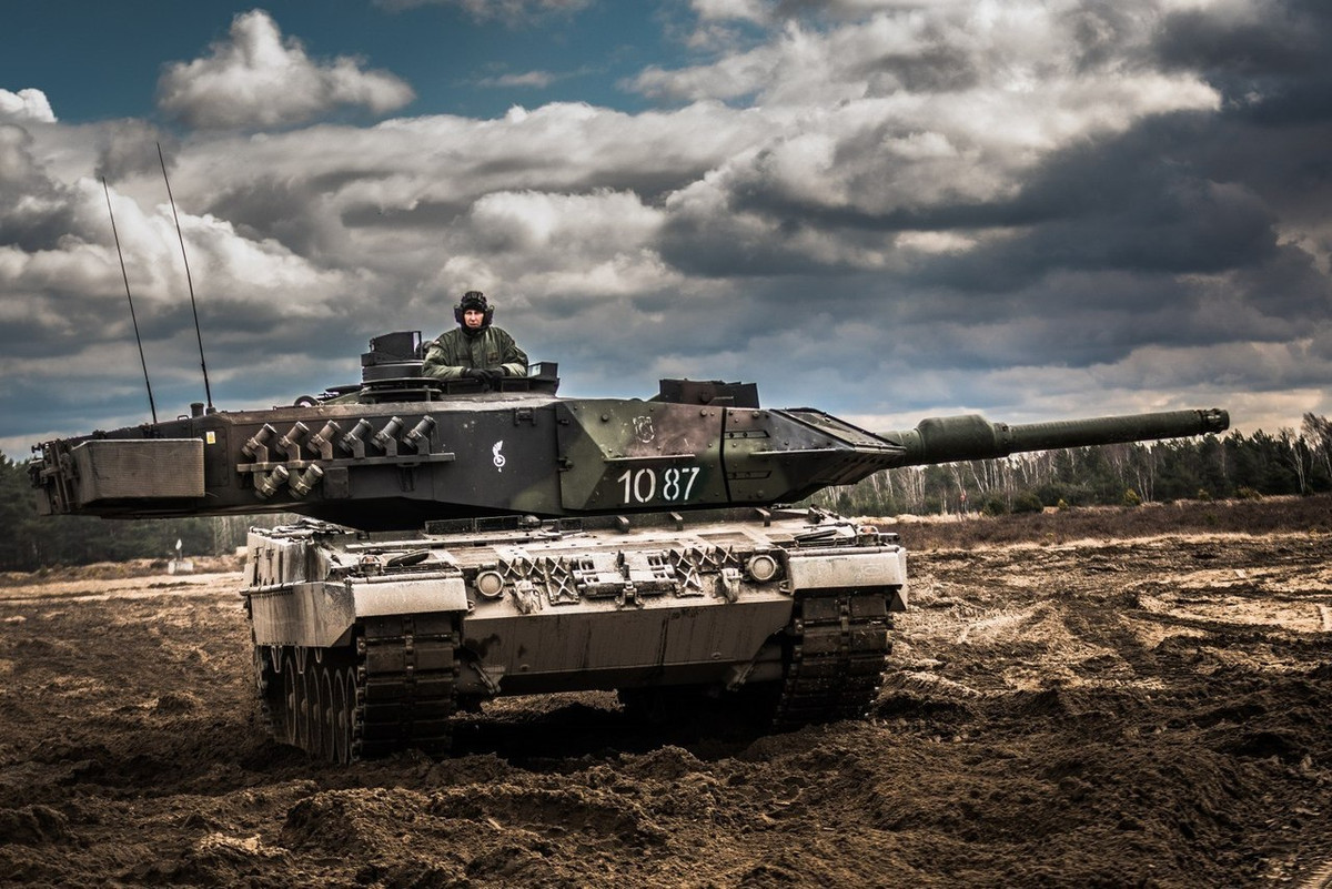 Có thể nói, đây là động thái gây không ít bất ngờ cho giới phân tích vì kể từ sau năm 1991, chính quyền Ba Lan đã chuyển hướng về chính trị - kinh tế - quân sự thân thiết với các nước phương Tây, thậm chí Ba Lan đang mua sắm nhiều trang bị hạng nặng từ phương Tây. Nguồn ảnh: Wikipedia