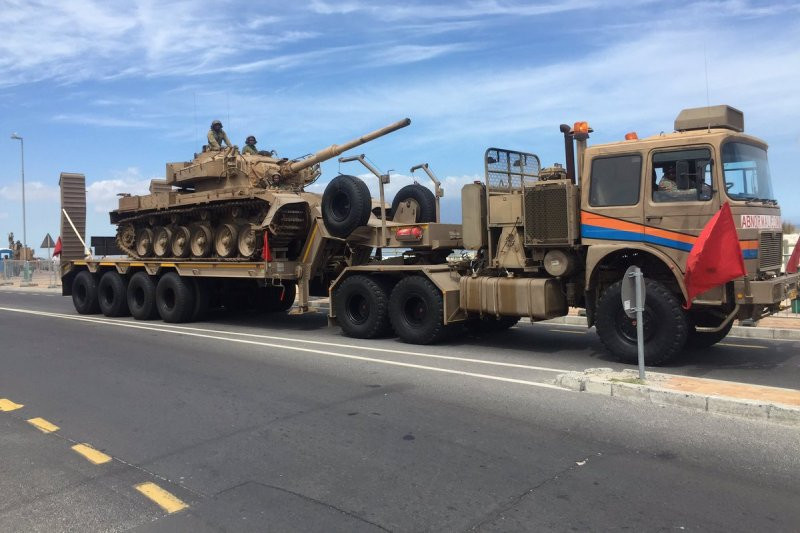 Xe tăng chiến đấu chủ lực Olifrant Mk1A, một sản phẩm hợp tác giữa Nam Phi và Anh dựa trên xe tăng Centurion của Anh. Ảnh: Dambiev.