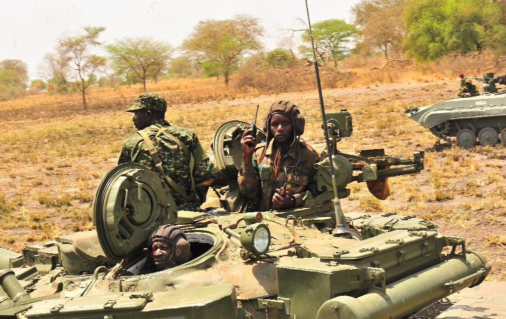 T-72AV là phiên bản nâng cấp từ mẫu T-72A thế hệ đầu với giáp phản ứng nổ Kontakt-1, trang bị pháo 125mm 2A46M nhưng không phóng được tên lửa chống tăng. Nguồn ảnh: Wikipedia