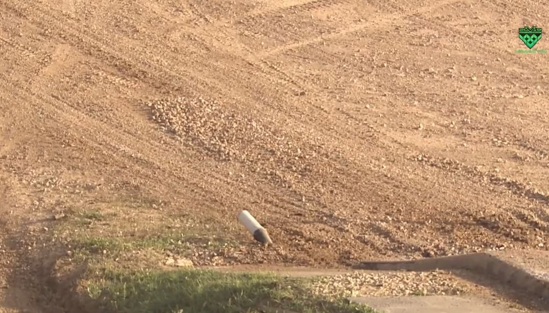 Sau khi vượt sống trâu lệch, họ còn đâm luôn cọc tiêu. Kết quả sau cùng, đội Sudan phải bỏ cuộc dù rất cố gắng hoàn thành các vòng đua còn lại. Nguồn ảnh: Tzvezda