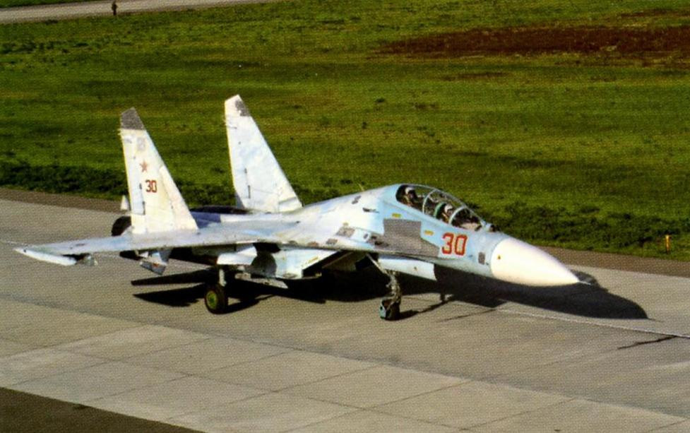 Hiện vẫn chưa rõ lý do thật sự đằng sau việc này bởi Không quân Nga đang tập trung việc hợp đồng và nhận mới các máy bay Su-30SM nhằm nâng cấp lực lượng không quân. Vậy nên việc họ bỗng dưng đại tu các máy bay Su-30 đời sâu thật là động thái khó hiểu. Có nguồn tin cho rằng, việc này là do thiếu hụt máy bay huấn luyện dẫn tới việc họ khôi phục số Su-30 "đời cổ". Nguồn ảnh: bmpd