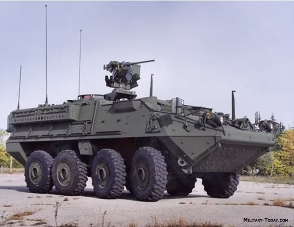 Phiên bản M1126 mà Thái Lan vừa mua với giá siêu hời từ Mỹ gần như bản tiêu chuẩn đầu tiên của dòng xe thiết giáp Stryker. Nó được thiết kế để vận chuyển, yểm trợ hỏa lực cho một tiểu đội bộ binh. Nguồn ảnh: Military-Today