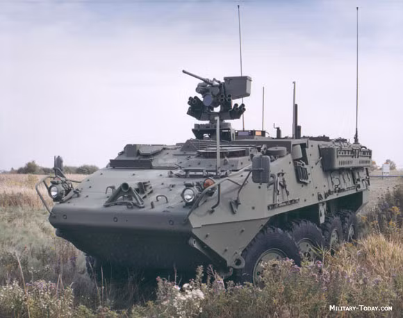 Stryker là dòng xe bọc thép chở quân đa năng được hãng General Dynamics phát triển từ mẫu xe LAV III của Canada dành riêng cho Quân đội Mỹ. Ước tính đơn giá mỗi chiếc khoảng 4-5 triệu USD, 4.900 chiếc đã được sản xuất. Nguồn ảnh: Military-Today