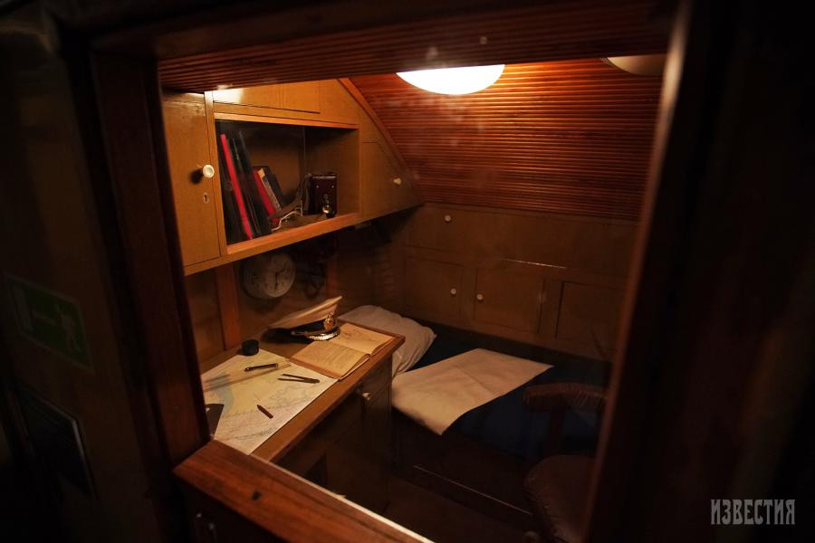 Tàu nhỏ còn người thì đông nên không gian ai nấy chỉ là vừa đủ dùng, có một chút riêng tư với sĩ quan, còn thủy thủ tàu ngầm thì hầu như phải thay nhau, kíp này ngủ kíp kia sẽ hoạt động và ngược lại. Ảnh: Izvestia