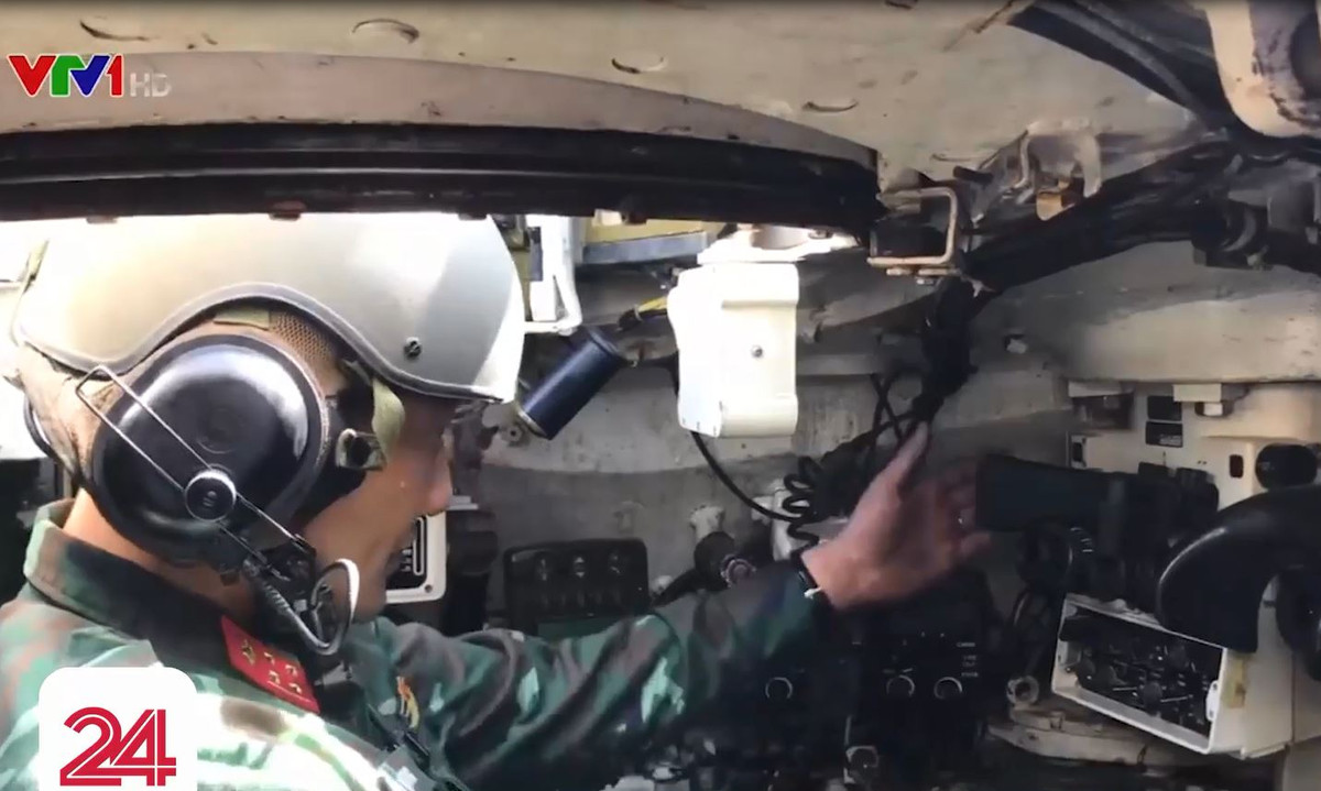 T-54M được nâng cấp sâu hệ thống điều khiển hỏa lực bao gồm các hệ thống kính ngắm ngày/đêm, tích hợp kênh ngắm ảnh nhiệt, khí tài đo xa laser, máy tính đường đạn… Ảnh: VTV24