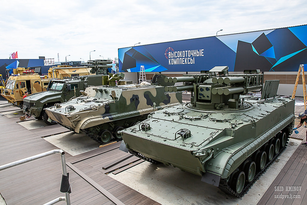 Dù đã nhiều lần xuất hiện trên truyền thống, nhưng Army 2019 là lần đầu tiên tổ hợp phòng không tự hành Pine sử dụng khung bệ xe chiến đấu bộ binh BMP-3 chính thức lộ diện trước đông đảo công chúng. Nguồn ảnh: SAID AMINOV