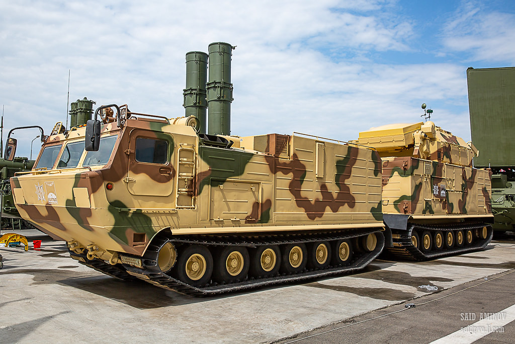 Phiên bản hệ thống phòng không tự hành hoạt động ở Bắc Cực Tor-M2DT thiết kế trên khung gầm xe thiết giáp địa hình DT-30PM. Hệ thống có khả năng phát hiện 40 mục tiêu, theo dõi và tiêu diệt được 4 mục tiêu cùng lúc ở tầm 12km, độ cao 10km. Nguồn ảnh: SAID AMINOV