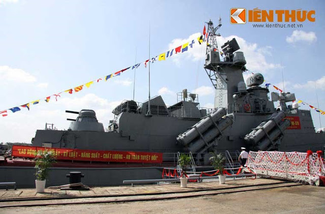 Hỏa lực chính của con tàu có tới 4 bệ phóng KT-184 cho phép triển khai 16 tên lửa hành trình chống hạm Kh-35E Uran-E do Tổng Công ty Tên lửa chiến dịch - chiến thuật (KTRV) phát triển. Hiện đây được xem là loại tàu mang số lượng tên lửa chống hạm nhiều nhất của Việt Nam, gấp đôi số lượng đạn trên tàu hộ vệ Gepard 3.9 Đề án 11661E.