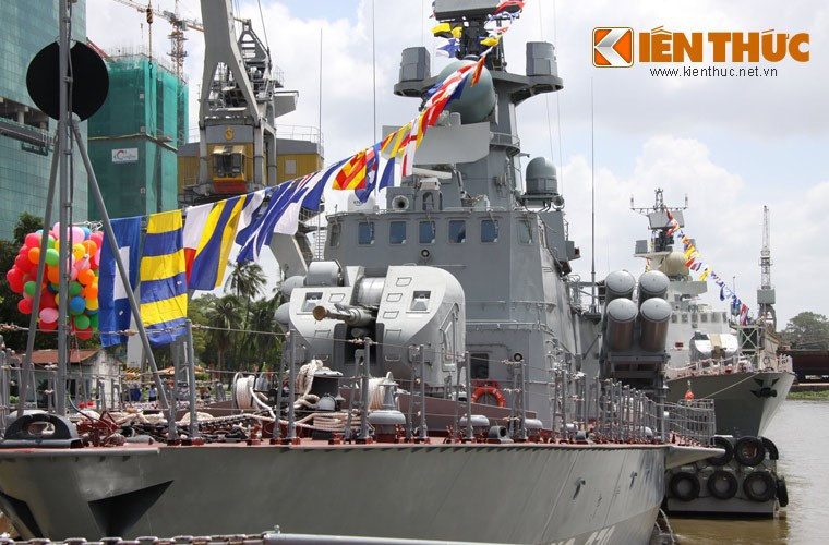 Tàu Molniya hay Việt Nam thường gọi là “tàu M” có chiều dài khoảng 56,9m, lượng giãn nước toàn tải 563 tấn, trang bị động cơ tuabin khí do Ukraine sản xuất, đạt tốc độ tối đa 42 hải lý/h.